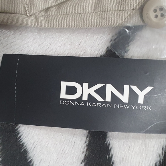 Shorts - Picture 3 of 6